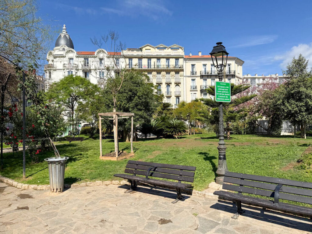 Place du quartier des Musiciens à Nice – cœur résidentiel et animé du secteur