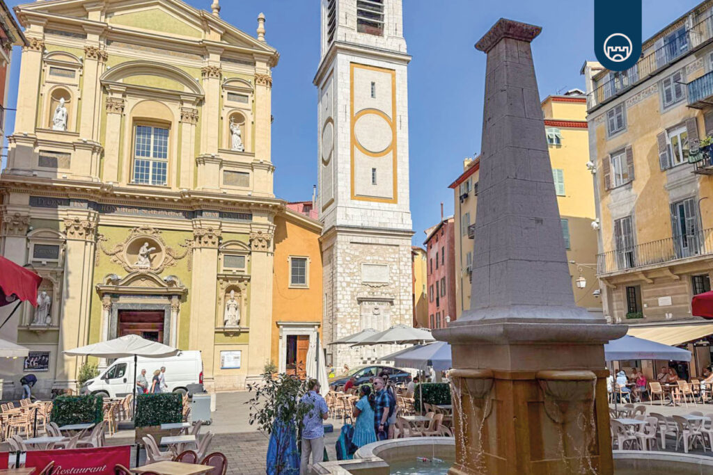 Place Rossetti et fontaine du Vieux Nice – cœur animé du quartier historique