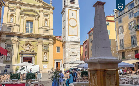 Place Rossetti et fontaine du Vieux Nice – cœur animé du quartier historique